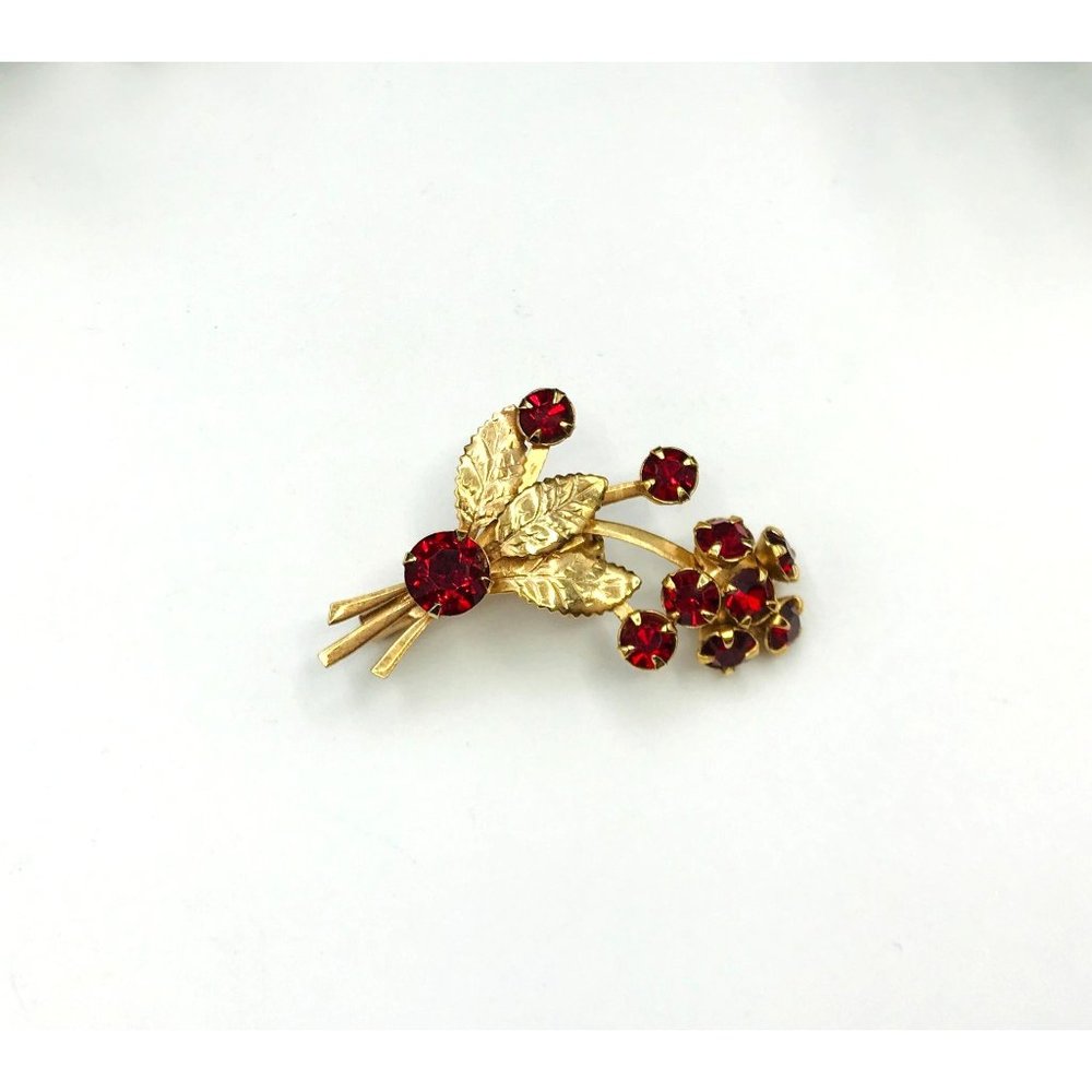 Vintage brooch gold tone with flower of red gems
